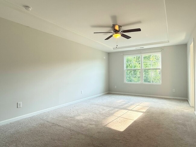 Building Photo - 3 Bedroom One Garage Townhome for Rent