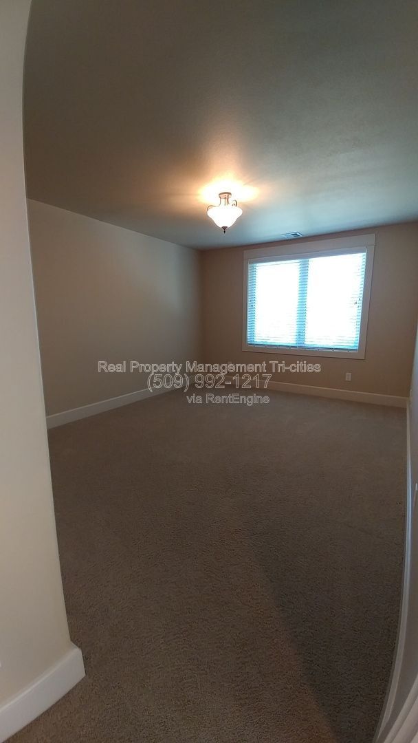 Building Photo - 459 Columbia Point Dr