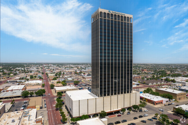 Building Photo - Residence at 600