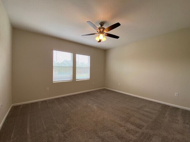 Building Photo - 3BD/2.5BA Townhome in Econ Trails Near Valencia East!