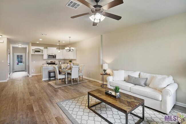 Building Photo - 2948 S Roth Ave