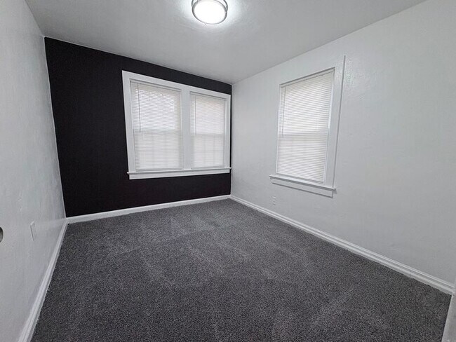 Building Photo - 9910 E 38 Terrace