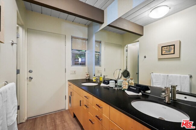 Building Photo - 1568 Stoddard Ave