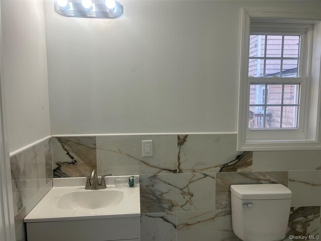 Building Photo - 15 Waldron Ave