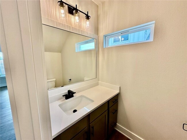 Building Photo - 2805 SW Hampshire Ave