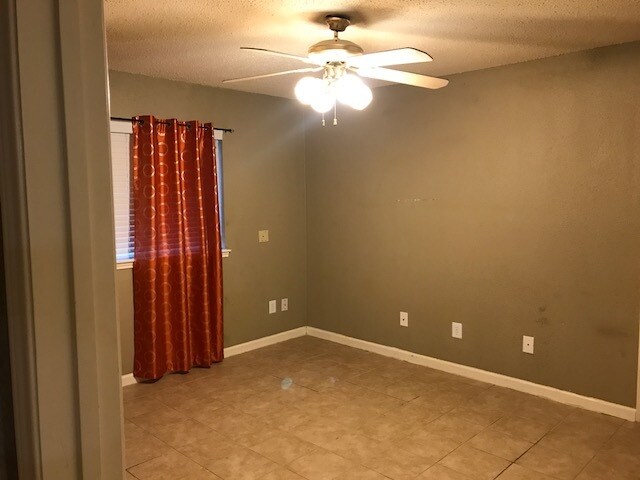 Building Photo - 15422 Wildwood Lake Dr