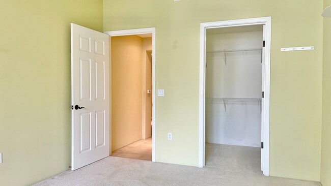 Building Photo - Gated Community in Hawaii Kai! Colony at P...