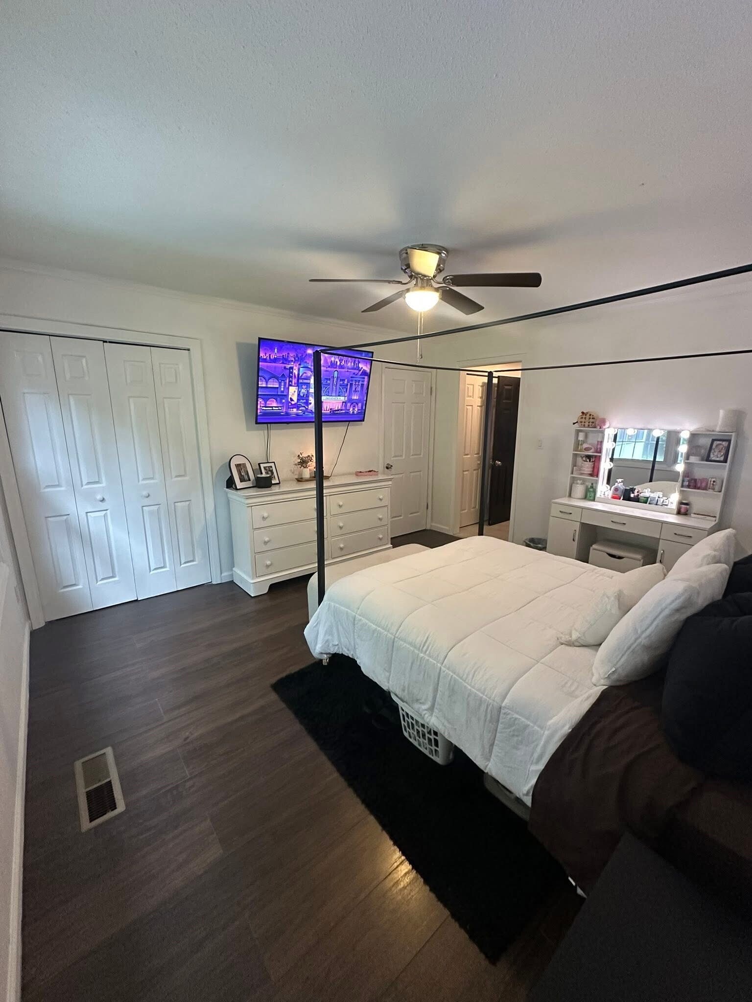 Master bedroom - 3847 Tambark Dr