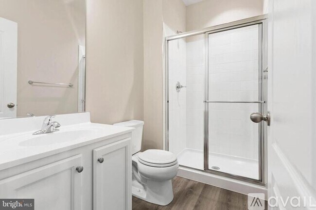 Building Photo - 211 Spring Bank Ave