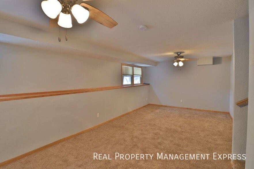 Building Photo - 3 Bedroom Duplex in Eastern Sioux Falls!