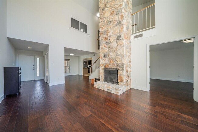 Building Photo - 8402 Alta Mesa