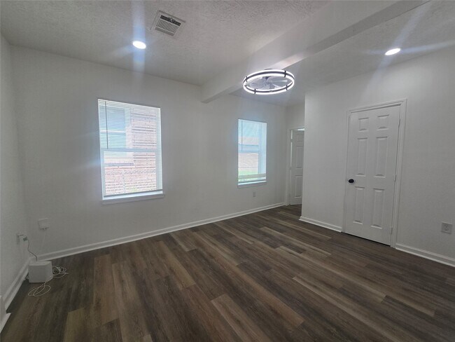Building Photo - 5102 Avenue L