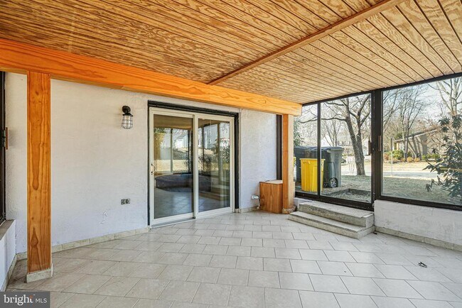 Building Photo - 510 Retford Dr