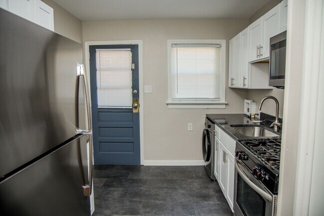 Building Photo - 1905 Grayland Ave