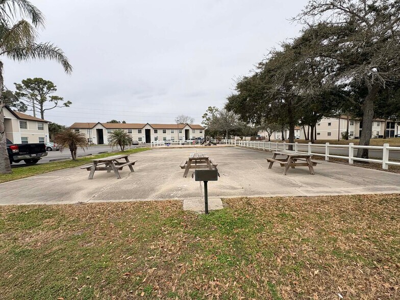 Building Photo - 411 Banana Cay Dr