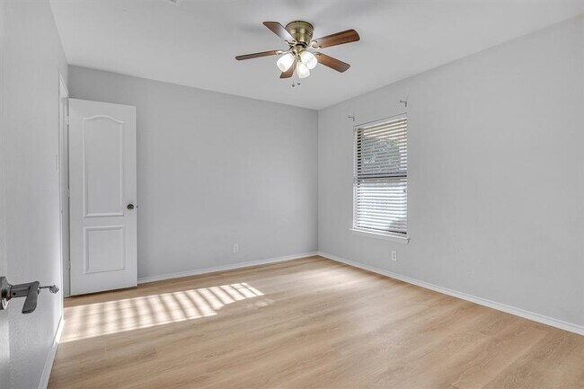 Building Photo - 1434 Meadow Pkwy