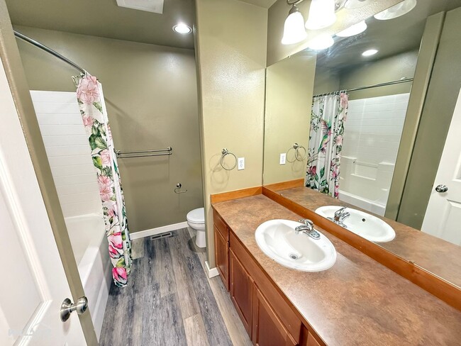 Building Photo - 1501 S 71st Ave