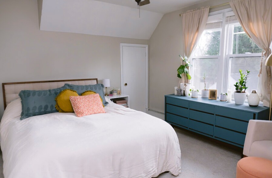 Main bedroom with walk-in closet - 121 Grove Ave