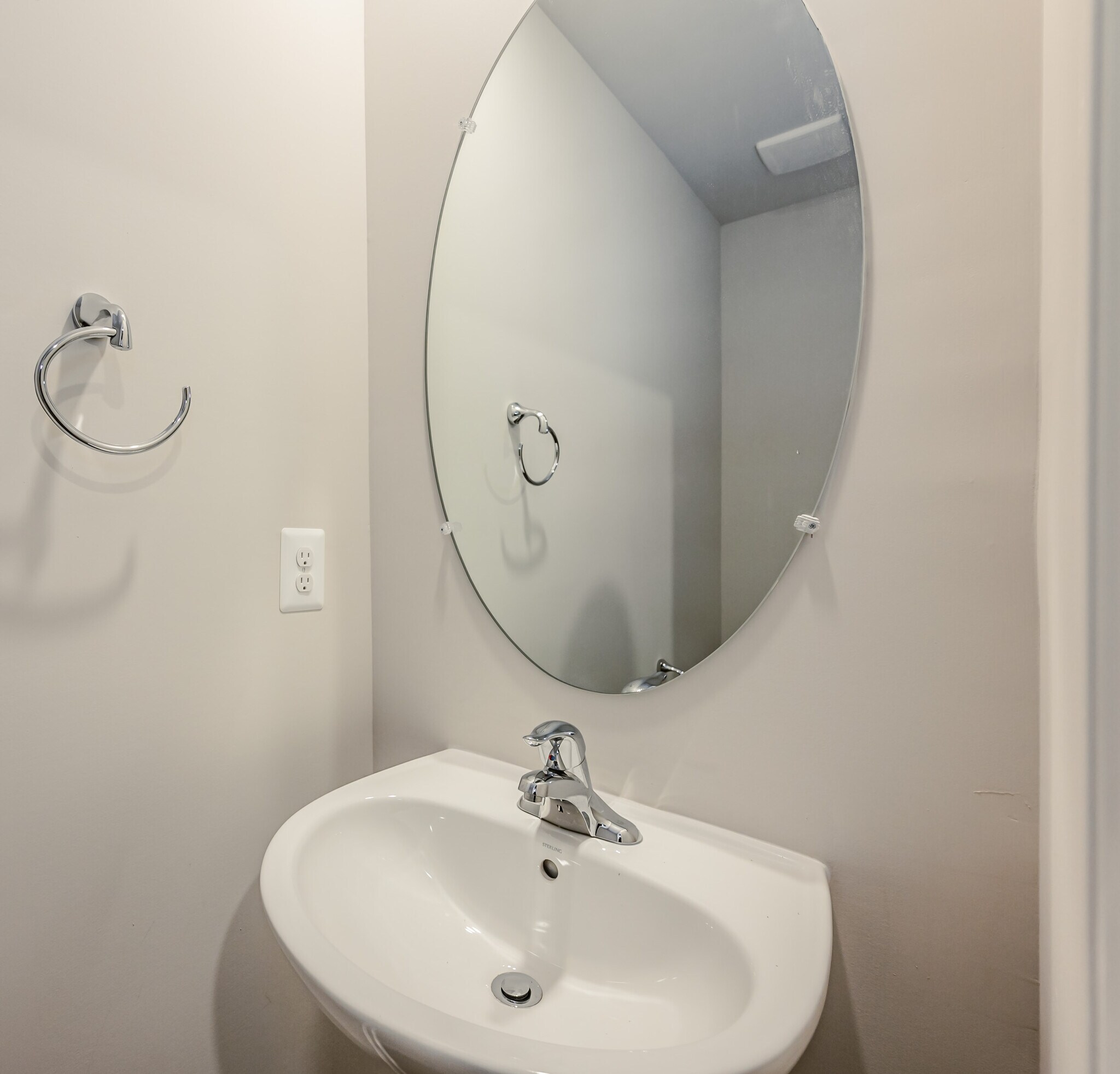 Building Photo - 8757 Whitman Dr