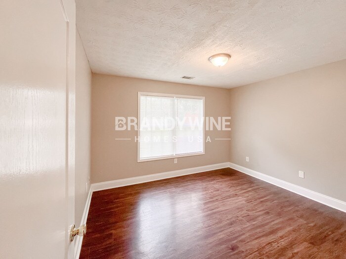 Building Photo - 155 Jennifer Ln