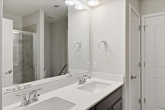 Building Photo - 532 Hereford Ln