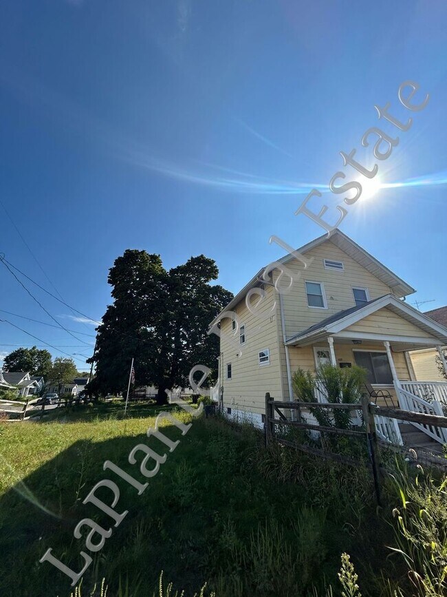 Building Photo - Cozy 3-Bedroom Home Ready for Move-In
