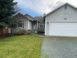 Building Photo - Lovely Home in Holmes Harbor with a Short Term Lease!