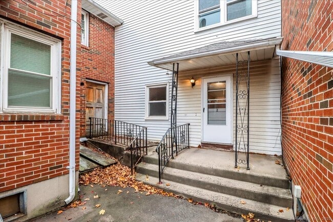 Building Photo - 115 Kensington Ave