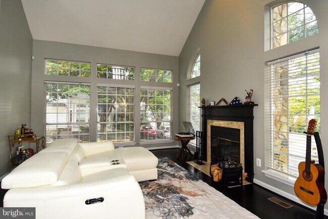 Building Photo - 406 Fortress Way