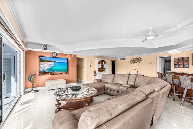 Building Photo - 1166 Hillsboro Mile