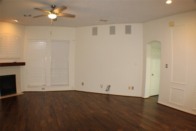 Building Photo - 642 Avery Dr