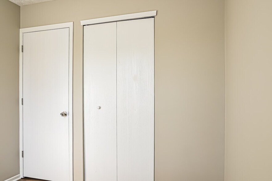 Building Photo - 794 Wallinger Dr