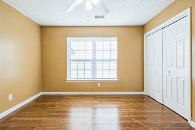 Building Photo - 1104 Walden Pl Dr