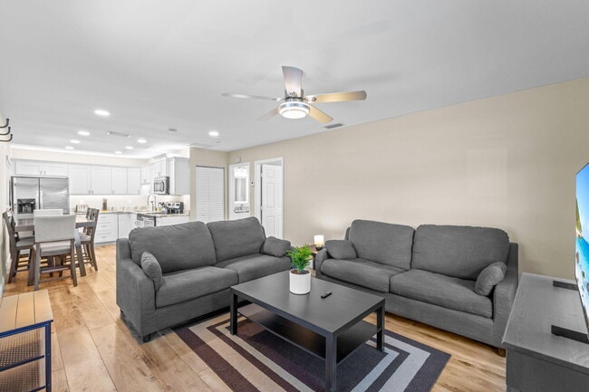 Building Photo - 13155 Southfields Rd