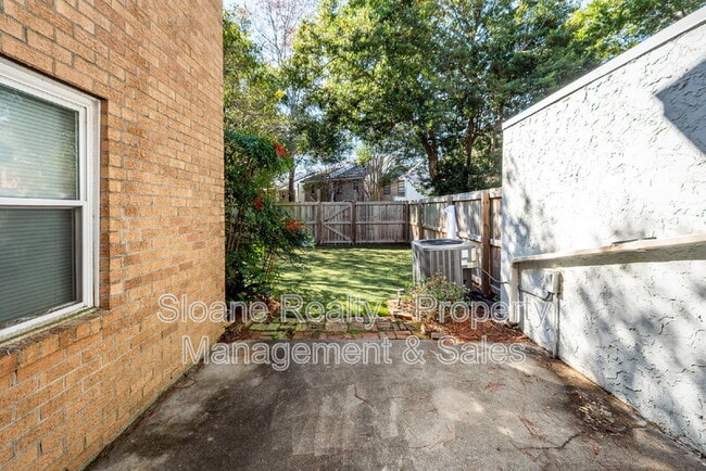 Building Photo - 40 Meander Row