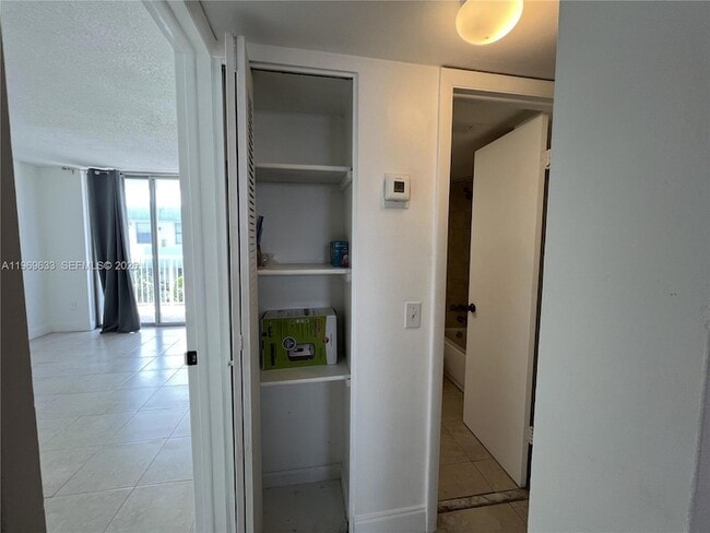 Building Photo - 1801 S Treasure Dr