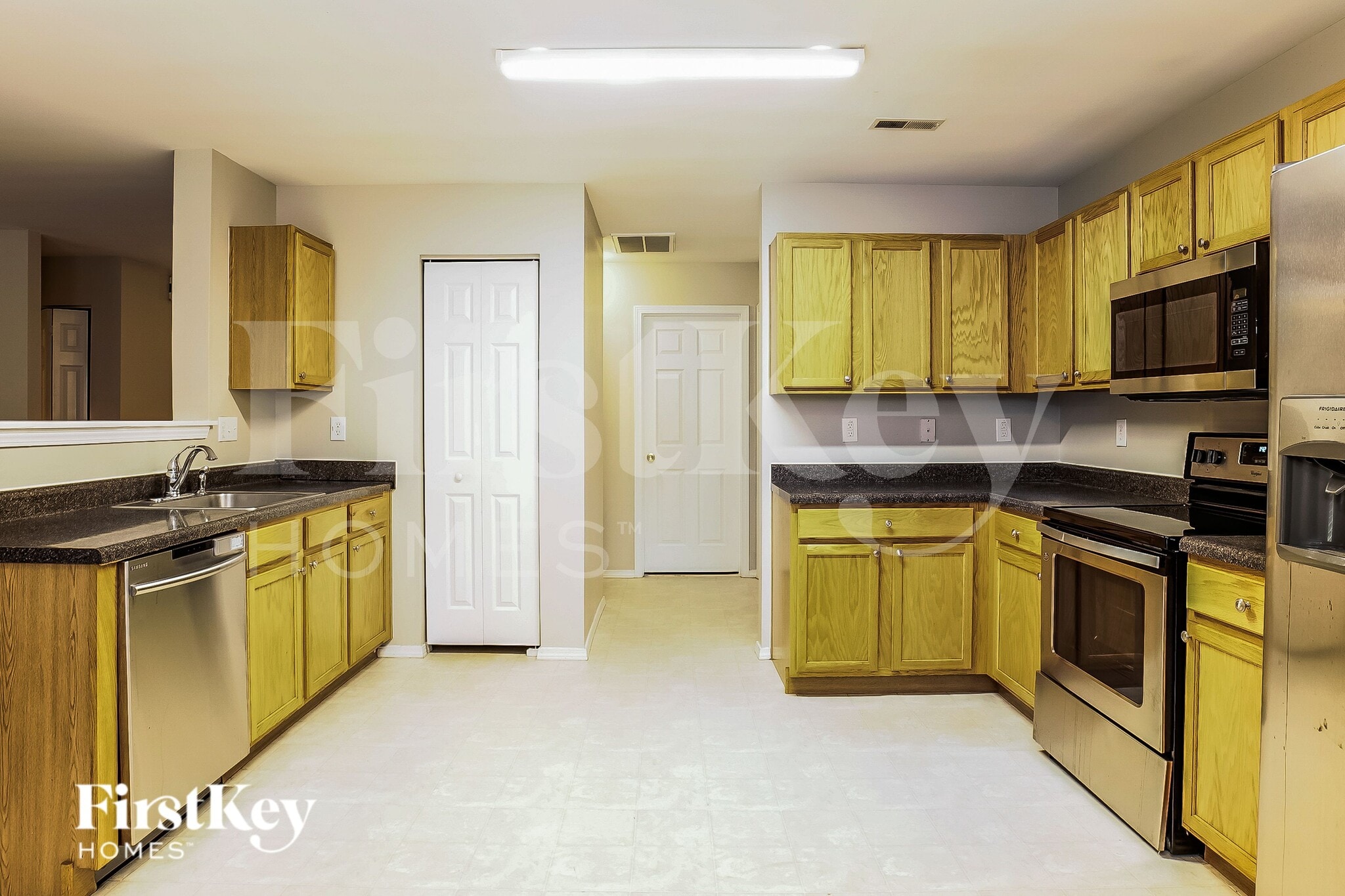 Building Photo - 500 Martha Ct