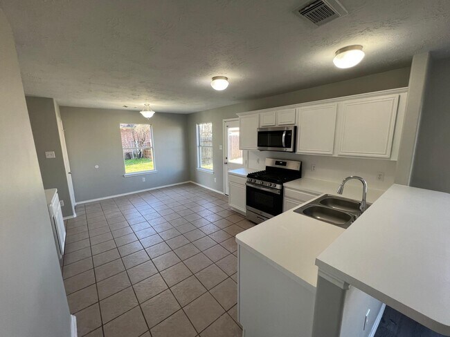 Building Photo - 19451 Nasworthy Dr