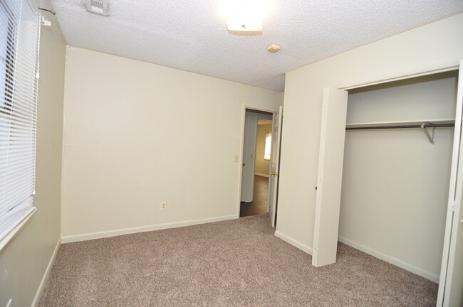 Building Photo - 4524 Bonnell Dr NW