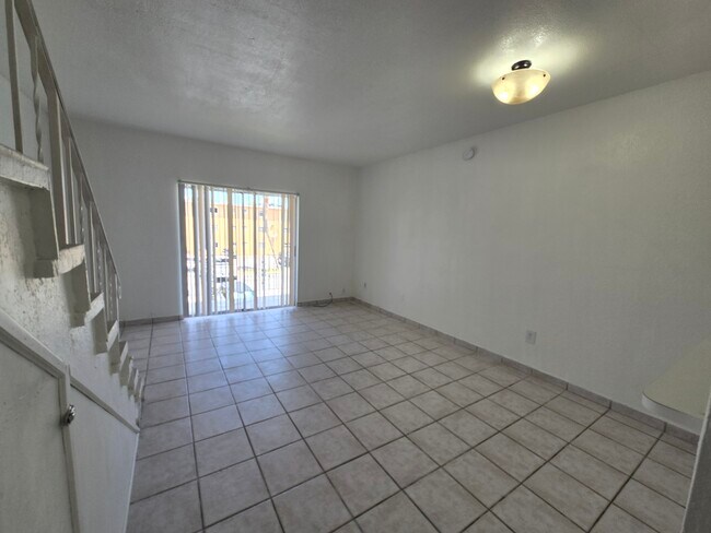 Building Photo - 1305 W 53rd St