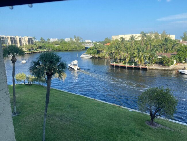 Building Photo - 13 Royal Palm Way