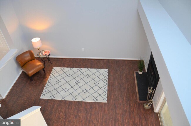 Building Photo - 3311 Lakeside View Dr