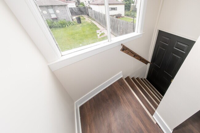 Building Photo - Beautiful 4 Bed 2 Bath home in the heart of Irving Park!