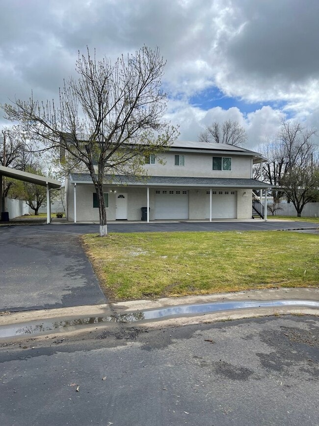 Building Photo - 3 BED 2 BATH W/ATTACHED MOTHER-IN-LAW SUITE *SOLAR PANELS ON ROOF = LOW ELECTRIC BILL*
