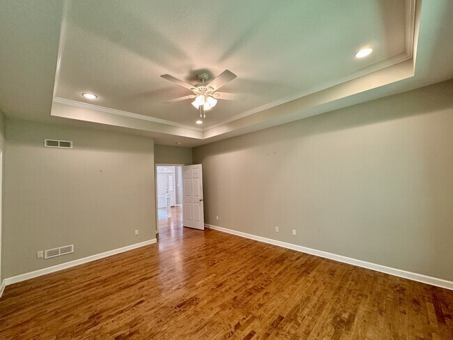 Building Photo - 124 Vinita Ln