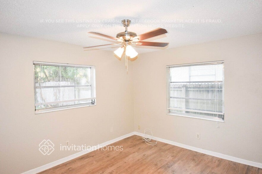 Building Photo - 1030 Oakwood Dr