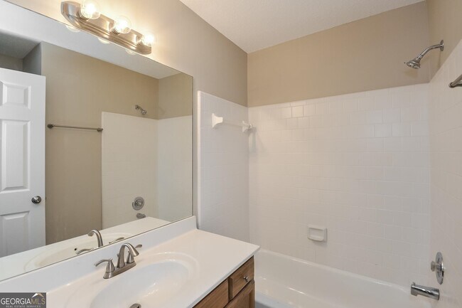 Building Photo - 2970 Binghampton Ln