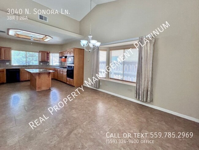 Building Photo - 3040 N Sonora Ave