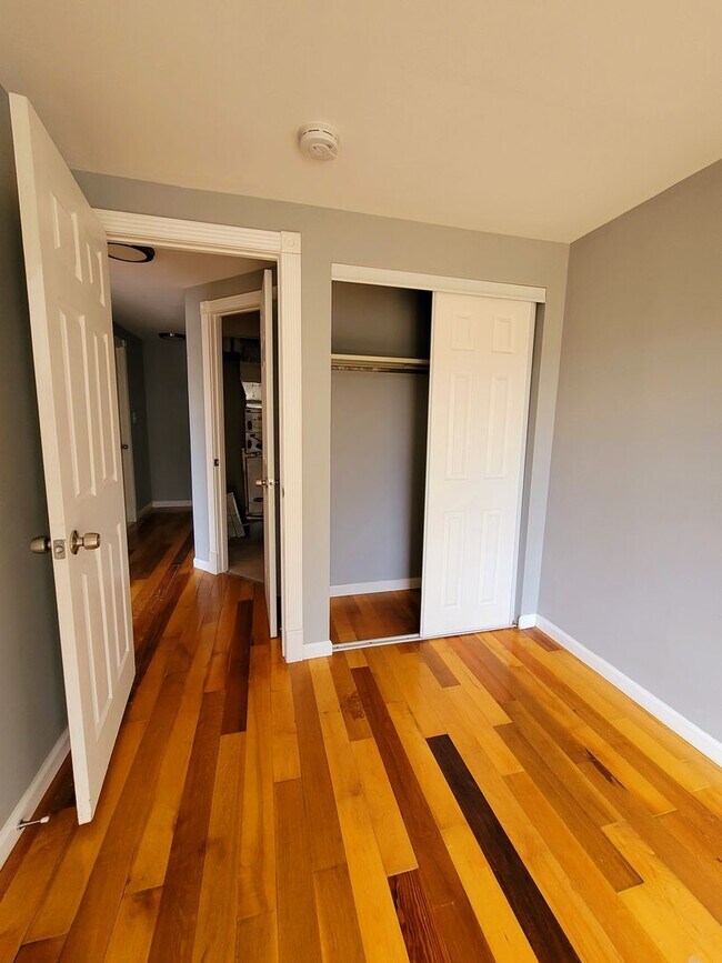 Building Photo - Lovely 2Bd/1.5Bth TH in Gaithersburg Montg...