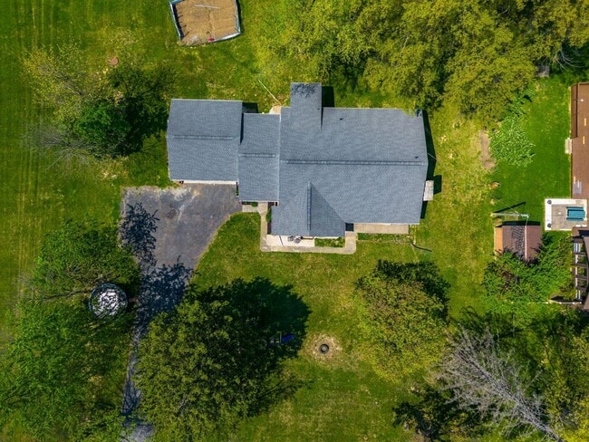 Building Photo - 711 Country Club Rd